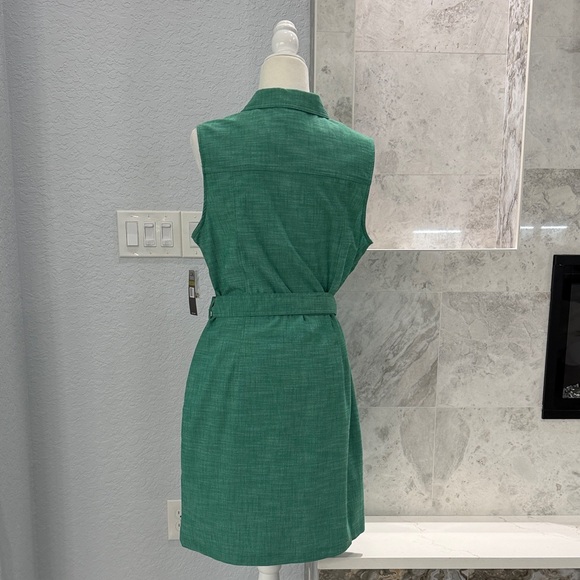 Chic Sleeveless Cargo Dress - Picture 3 of 4